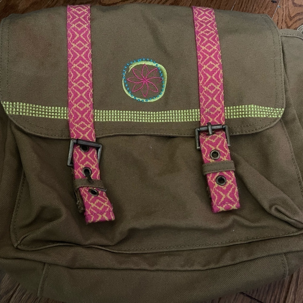 ✅ American Girl - Lea Clark Girl Of The Year Messenger Bag for Girls - Read